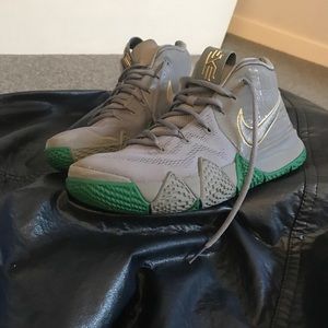 Kyrie 4 Basketball shoes